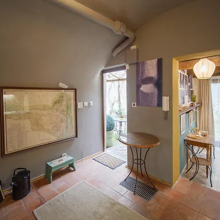 Romantic Nest Under Castle *